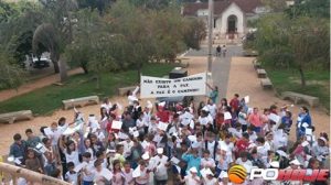 Alunos da escola Farnese Maciel no Abraço da Paz na Praça Independência(Foto Divulgação da escola)