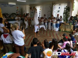 Feira na Escola Estadual Farnese Maciel apresentação de capoeira(Foto: Divulgação escola)