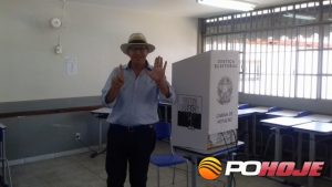 Prefeito Palito durante votaÃ§Ã£o nas EleiÃ§Ãµes de outubro