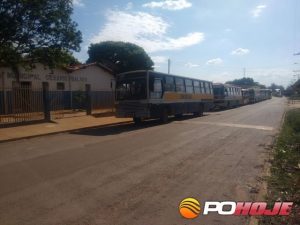 Ônibus do transporte escolar em Lagoa Grande