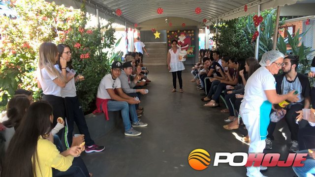 Alunos aprovados durante um lanche da Escola Padre José Andre (Foto: Divulgação escola)