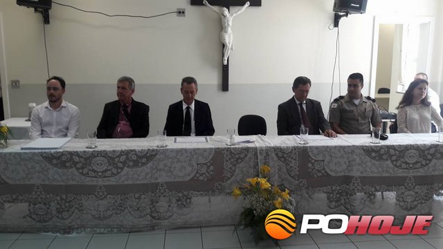 Rogério (Justiça Eleitoral), Zico prefeito reeleito de Lagamar, Edson Sabino prefeito eleito de Lagoa Grande, João Carlos Castilho prefeito eleito de Presidente Olegário, tenente Santaro comandante 4º Pelotão PM e Yeda Dolabella da Justiça Eleitoral(Foto: Lilian Kelly - Terra FM de Lagamar)
