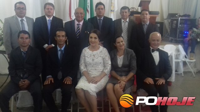 Vereadores empossados em pé: Pedro Osvando, Marquinho Araújo, Welson Braga, Januário Dentista e César do Sofá. Sentados: Du do Santiago, Moacir Soares, Zélia Queiroz, Maria Teodoro e Dada.