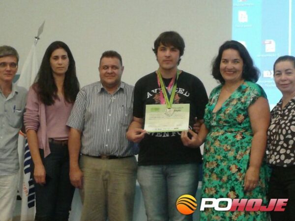 Antônio Carlos (coordenador), vice-diretora Maria Fonseca - Escola Padre José Andre - Zé Moça pai o medalhista Tiago, Cristiane mãe do Tiago e a superintendente Beth