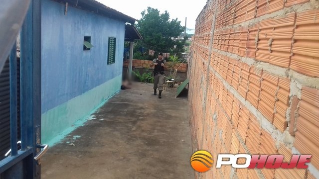 VÃ­tima Divino Landim Filho morto na varanda de casa no bairro AmÃ©rico Caetano