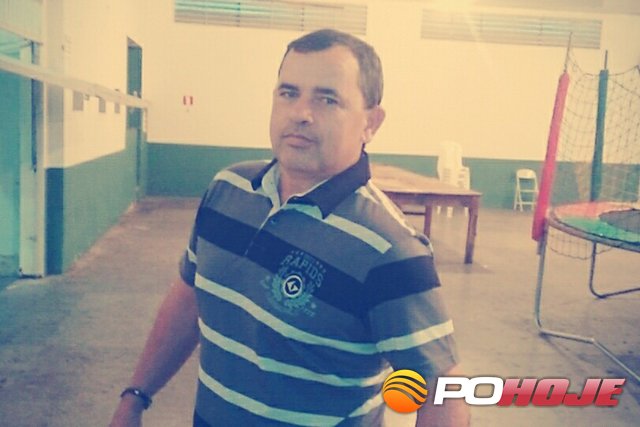 Jhones dos Santos durante o trabalho na Usina de Reciclagem de Lixo