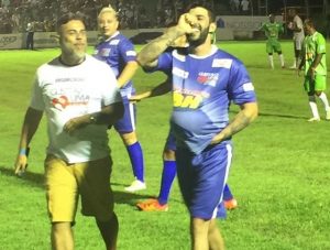 Eduardo Pimentel participa de jogo de futebol beneficente na Ligga