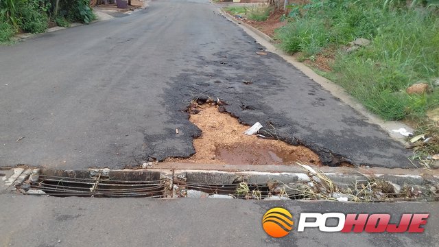 Bairro Andorinhas na Rua Zacarias Silva asfalto comeÃ§ou a ser arrancado