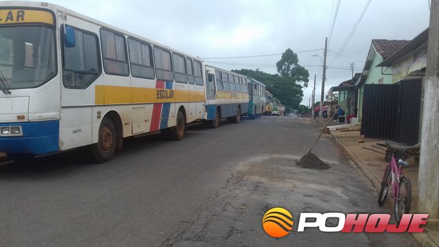 Ã”nibus do transporte escolar da Zonar Rural para a cidade 