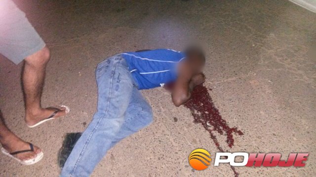 Rone Ambrósio Barbosa vÃtima caÃda após o golpe, nesta segunda-feira, 20, (Foto: Enviado pelo WhatsApp)