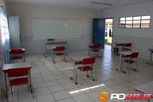 Sala de aula preparada receber alunos na Escola. Municipal Girlene GraÃ§ano