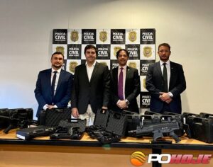 <span style="font-size: 12pt; font-family: helvetica, arial, sans-serif;">Delegado-geral César Felipe Colombari da Silva, deputado Franco Cartafina, delegado Presidente Olegário Dr. Vinicícus Volf Vaz e o delegado da cidade de Luz Vinicíus Machado.
