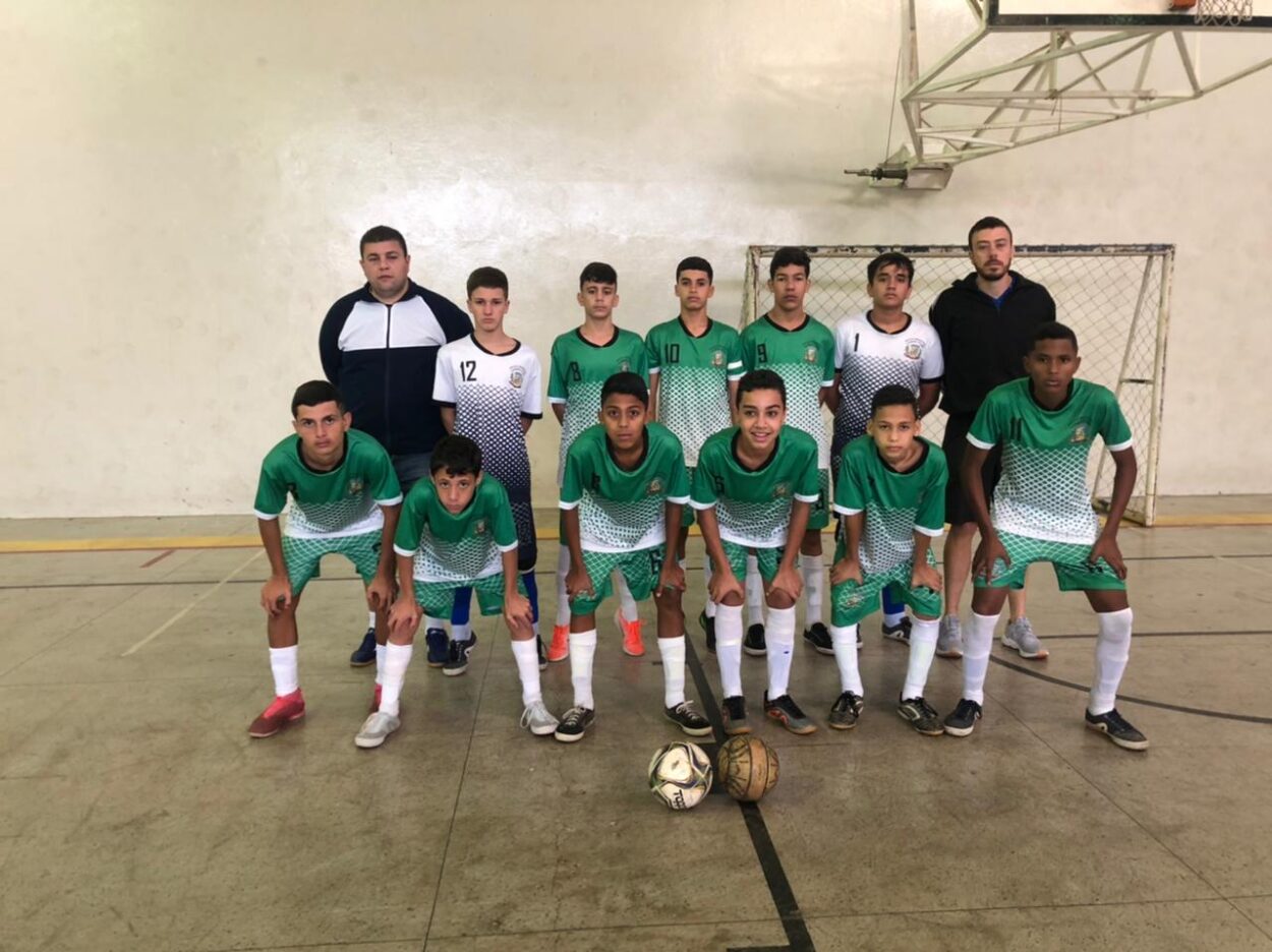 É tetra! Escola Municipal Carmem Celina goleia no Futsal Masculino e vai  para Etapa Regional dos Jogos Escolares de Minas Gerais - PO Hoje