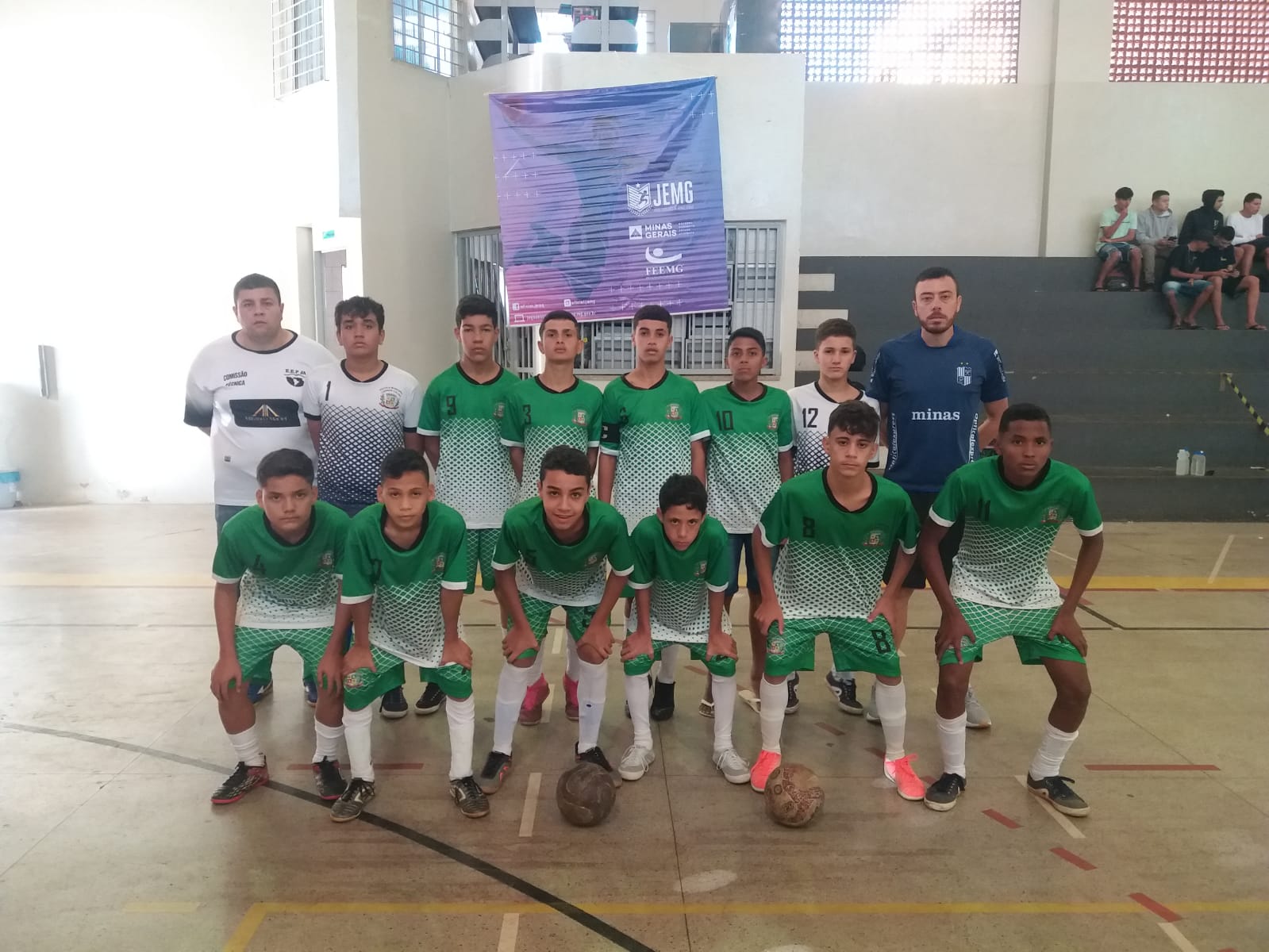 É tetra! Escola Municipal Carmem Celina goleia no Futsal Masculino e vai  para Etapa Regional dos Jogos Escolares de Minas Gerais - PO Hoje