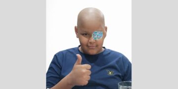 Mãe faz ‘Vaquinha Solidária’ para comprar medicamento de R$ 13 mil a filho com câncer raro, em Presidente Olegário