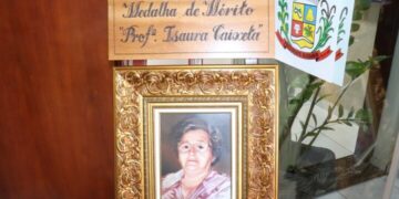 Câmara Municipal homenageia Mães na quinta-feira (7) com a Medalha de Mérito Professora Isaura Caixeta