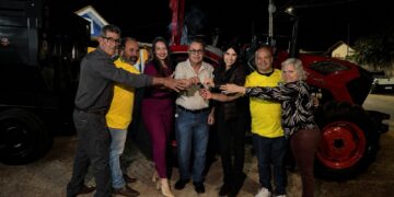 Entrega de trator para associação e anúncio de obras de asfalto e rede pluvial levam R$ 1,7 milhão em investimentos para Ponte Firme e Taboca