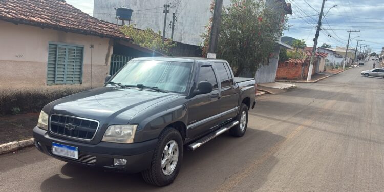 Polícia Militar recupera caminhonete furtada no bairro Planalto; veículo apresentava marcas de sangue e autor é procurado
