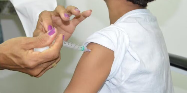 Presidente Olegário realiza Dia D de Vacinação neste sábado (20) com atualização da caderneta de crianças e adolescentes e vacina da gripe para toda a população