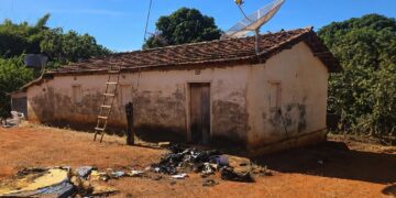 Polícia Civil indicia jovem por tentativa de homicídio triplamente qualificado após incendiar barraca com vítima dentro, em Lagamar