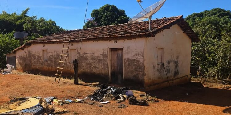 Polícia Civil indicia jovem por tentativa de homicídio triplamente qualificado após incendiar barraca com vítima dentro, em Lagamar