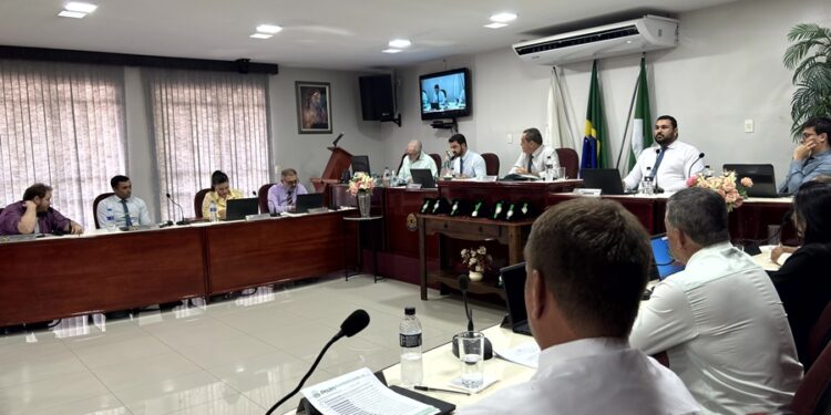 Câmara Municipal rejeita três projetos e aprova outras 13 matérias durante Reunião Ordinária