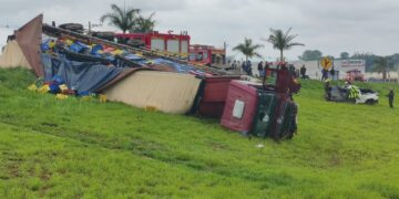 Vídeo: Homem de 58 anos, natural de Presidente Olegário, morre em colisão entre Fiat Strada e carreta na BR-365