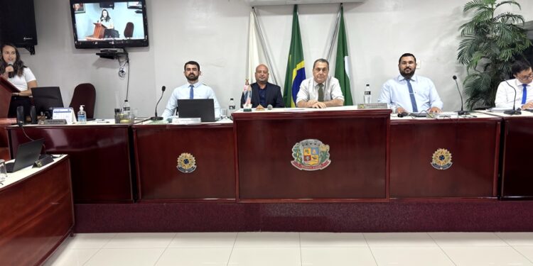 Câmara Municipal aprova regularização de cinco imóveis, R$ 53 mil para o Lar Santa Rita e nome de praça